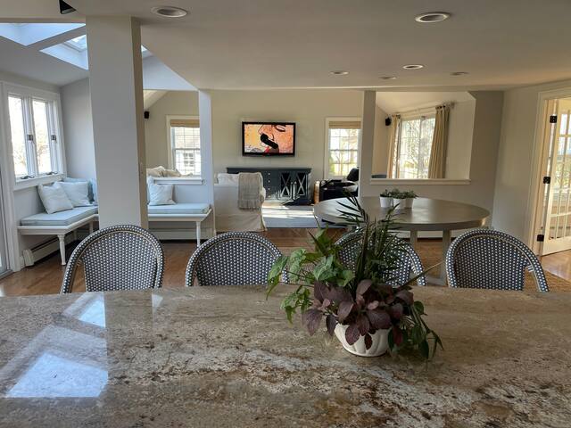 Beautiful Home on the Harbor gallery image 2