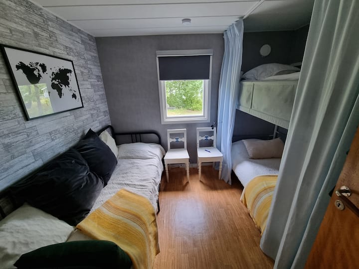 Krevet s valovima i kauč na razvlačenje