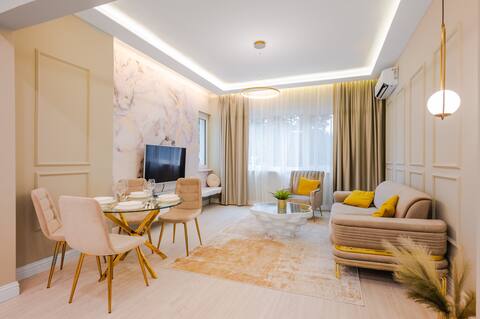 Central Stylish Suite & Studio with Shared Terrace