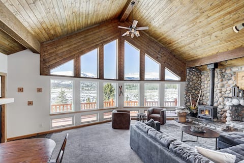 Luxury 5BR Cabin w/ Hot Tub near Breckenridge