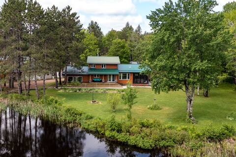 Stunning Waterfront Retreat