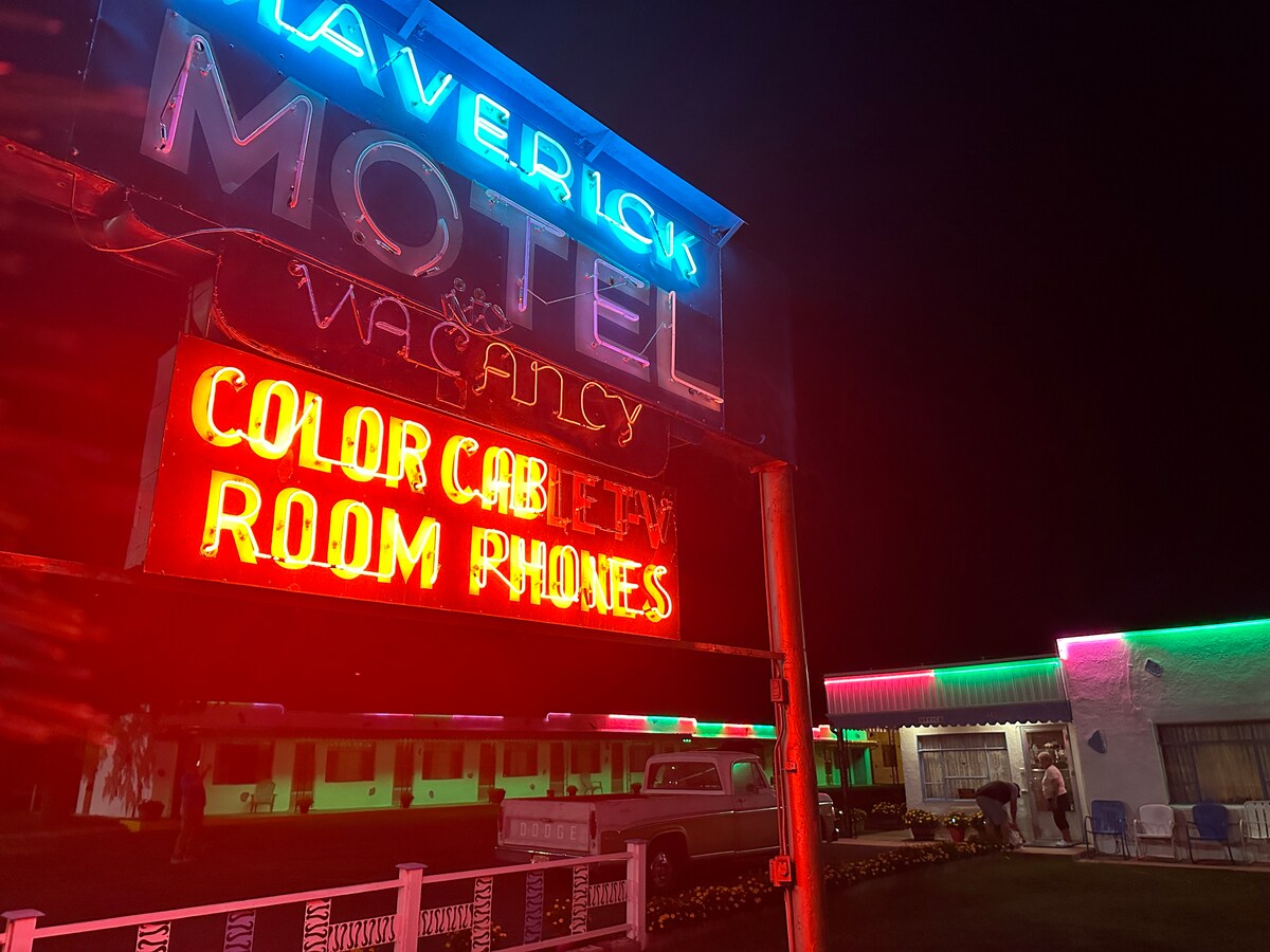 Retro '70s Raton Motel Vintage Meets Modern Rm 5 Hotels for Rent in