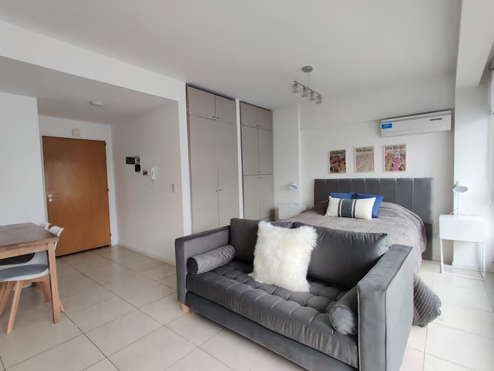 Fully equipped studio apartment in Monserrat