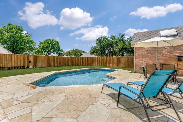 Stylish 4/3 traditional + pool gallery image 2