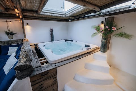 Relax with sauna, Jacuzzi & family bed