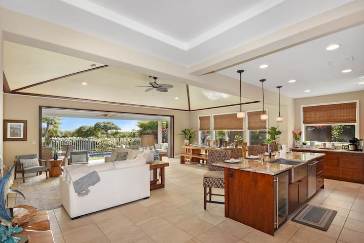 Island Time-Luxury Golf Front Home with Pool/Spa