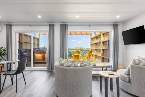 Oceanview Town Interior w/pvt Hot Tub