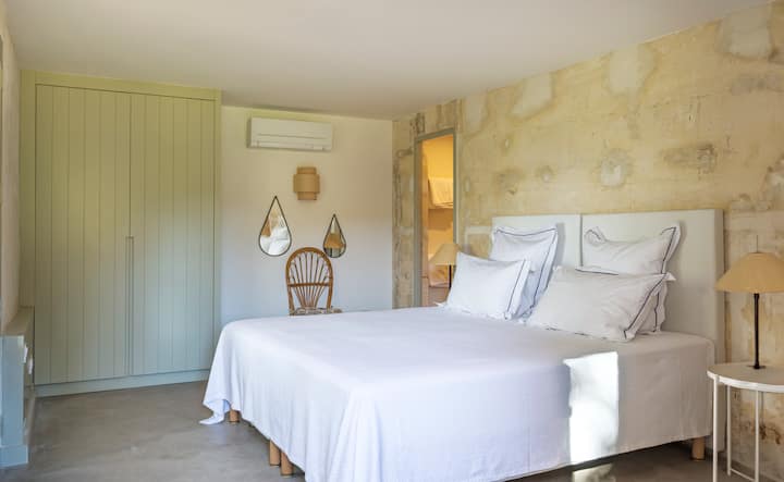 Silid - tulugan 2 - maaaring hatiin ang higaan sa dalawang kambal
