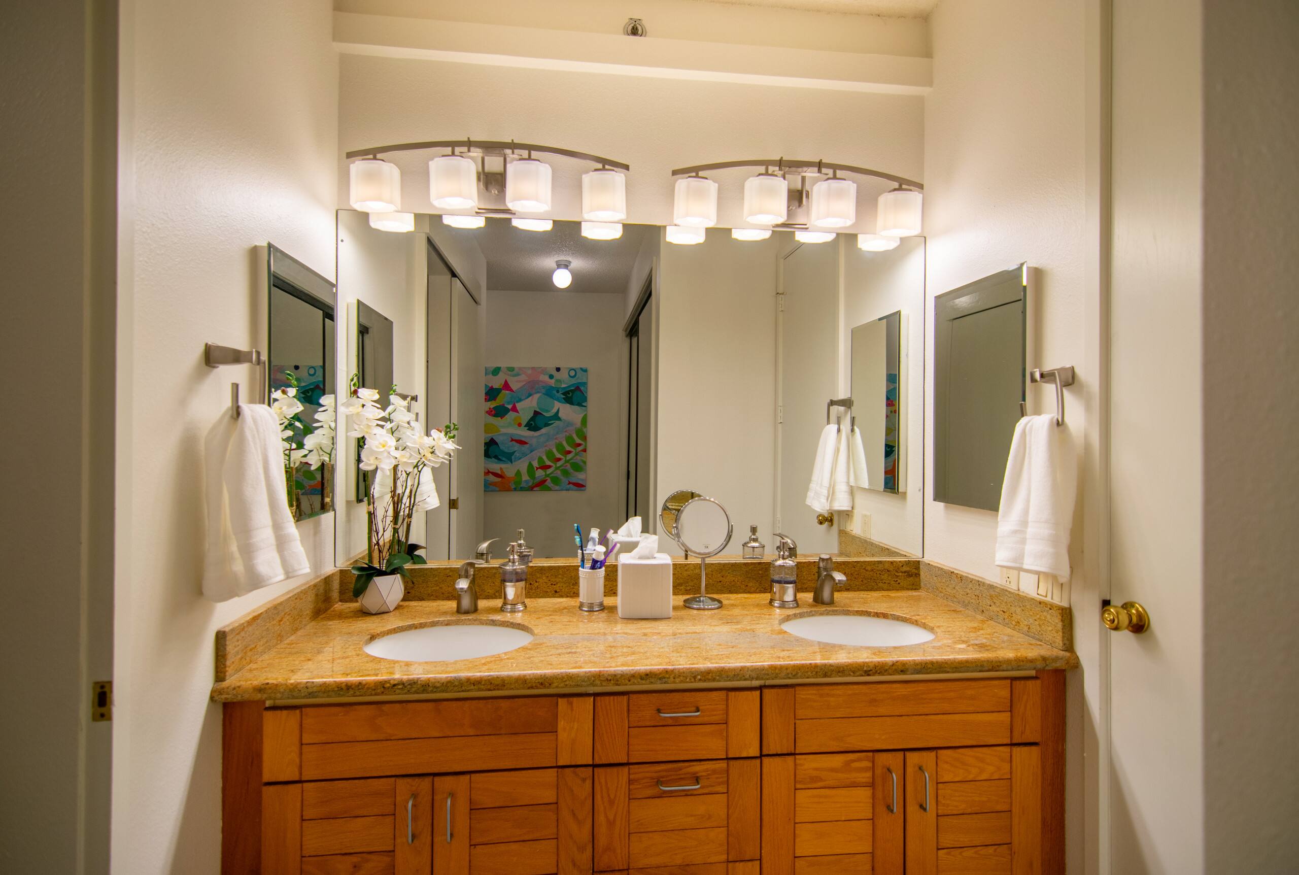 Condo in Lahaina · ★4.83 · 2 bedrooms · 8 beds · 2 baths - Image 11