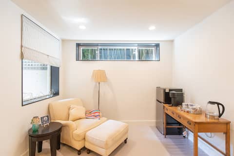 Popular Airbnb listing: Spacious Family-Friendly Suite in Kerrisdale