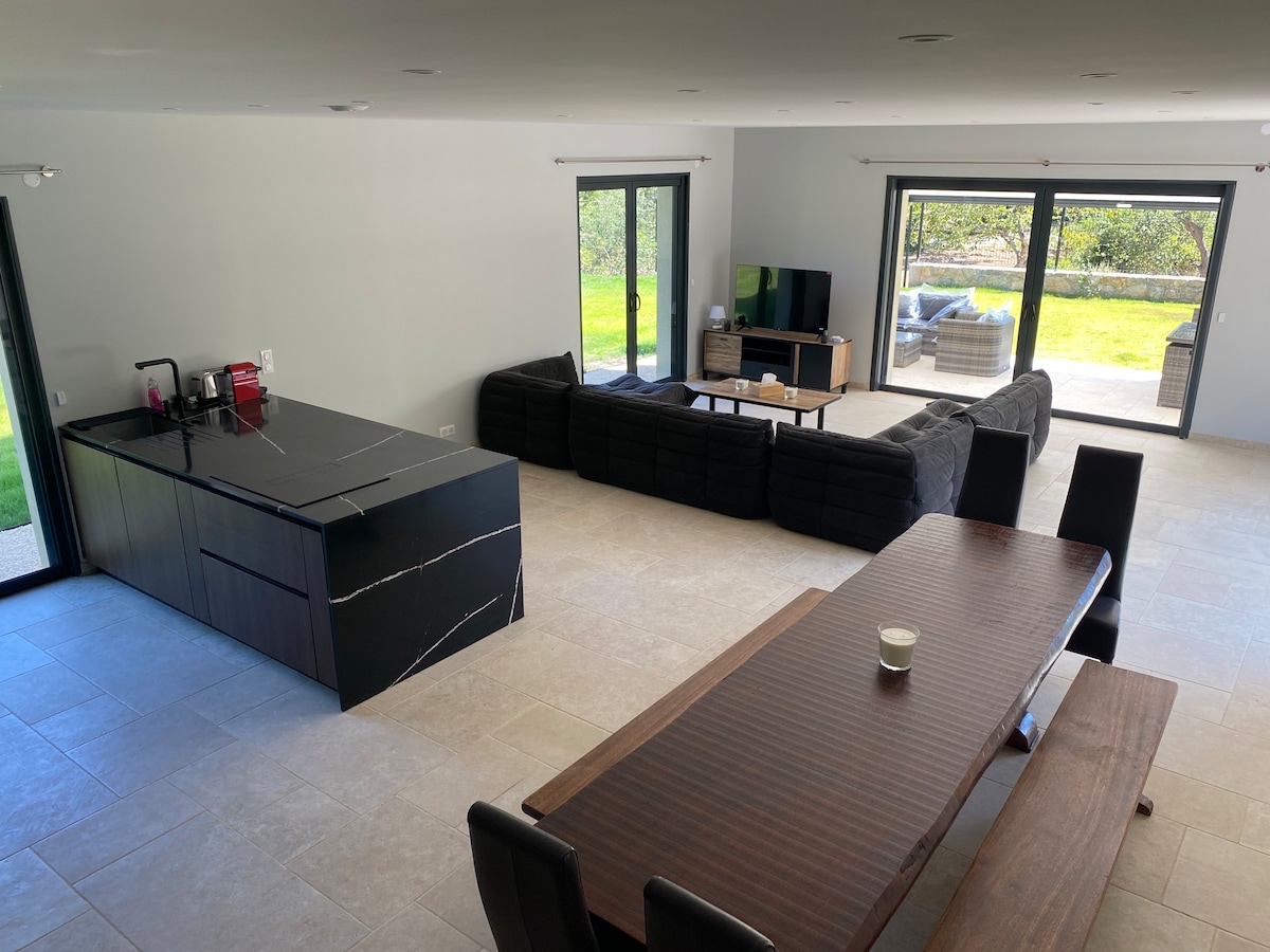 Leistungsstarkes Airbnb: Villa for 8 people in Fayence