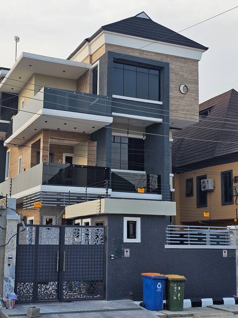 Sapphire Res. by Crystal Magodo 2Bed
