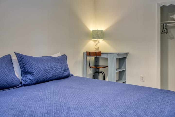 Bedroom 2- King with desk