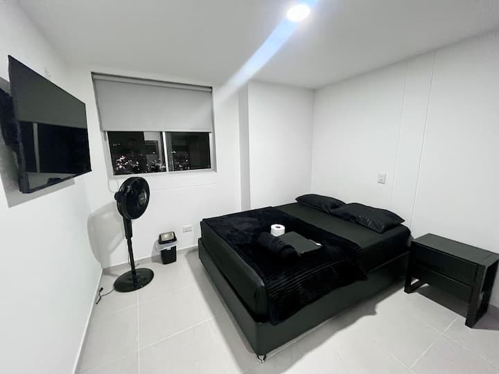 A cozy space to rest and dream. With its respective fan, which adds freshness to the room. TV to distract you at any time and large window.