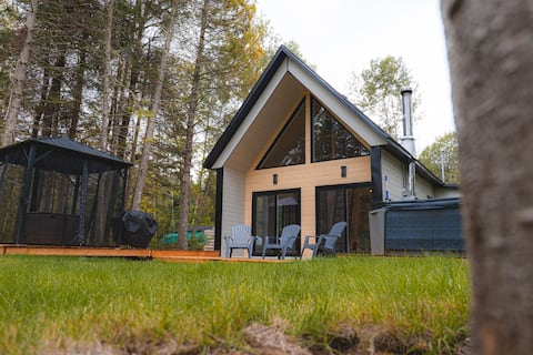Chalet Le Bébé Falaise, waterfront!