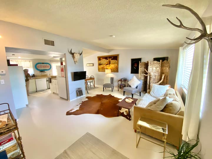 Downtown Joshua Tree~ideal location!!!!!