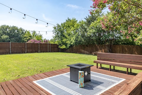 Near UNT + Downtown Denton | Full Fenced Backyard