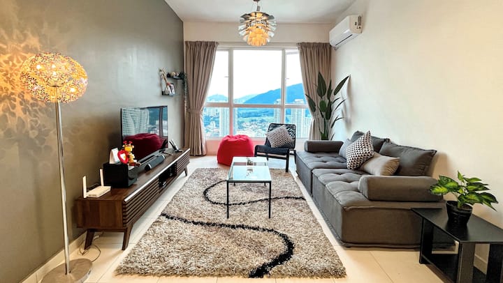 New! Stylish Apartment With Pool, Perfect Location - Penang