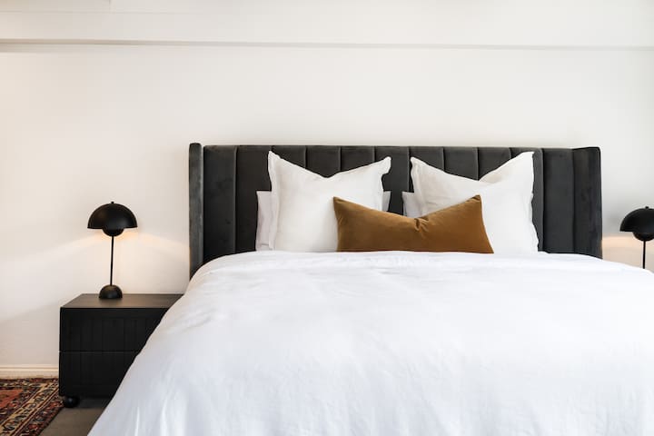 LUXE “The Stables” Townhouse in Middle Park