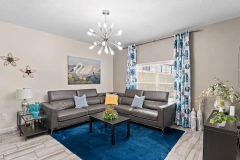 Popular Airbnb listing: Nice townhome/ private pool in Storey Lake Resort! in Hunters Creek