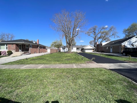 3Bed 2Bath Calumet City, IL-Walkable Neighborhood