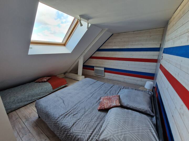 Საძინებელი 4
შედგება 160 ორადგილიანი საწოლისგან და 90 ერთადგილიანი საწოლისგან