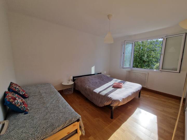 Საძინებელი 2 
შედგება 160 საწოლიდან და 90 საწოლისგან