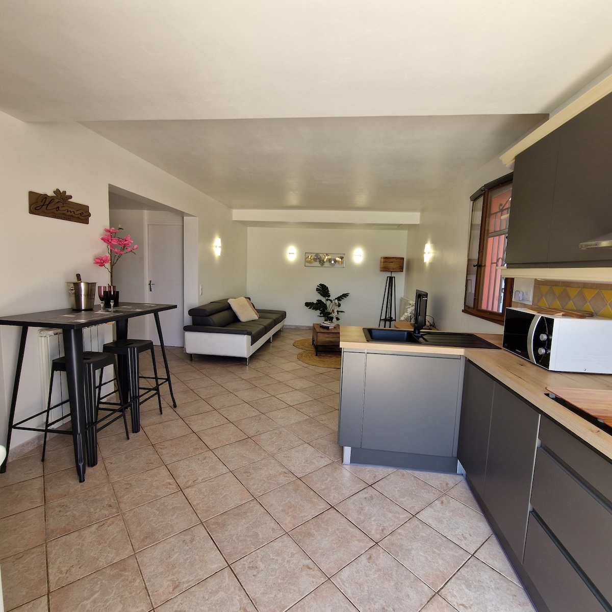 Popular Airbnb listing: T2 Apartment Les Issambres VAR in Roquebrune Sur Argens