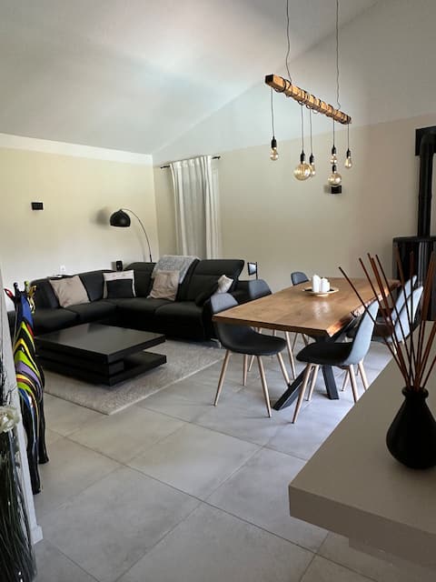 Nice house of 90 m2, 550 m2 ext, private pool