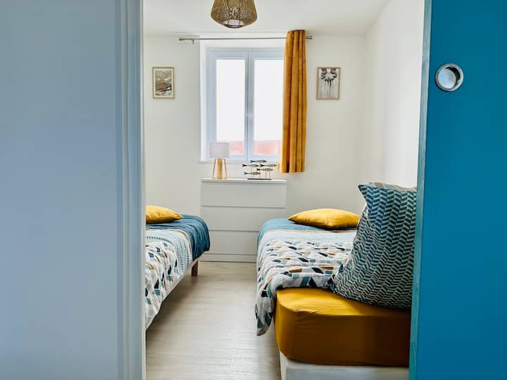 Საძინებლის ხედი 2 საწოლი 90x190 სმ
