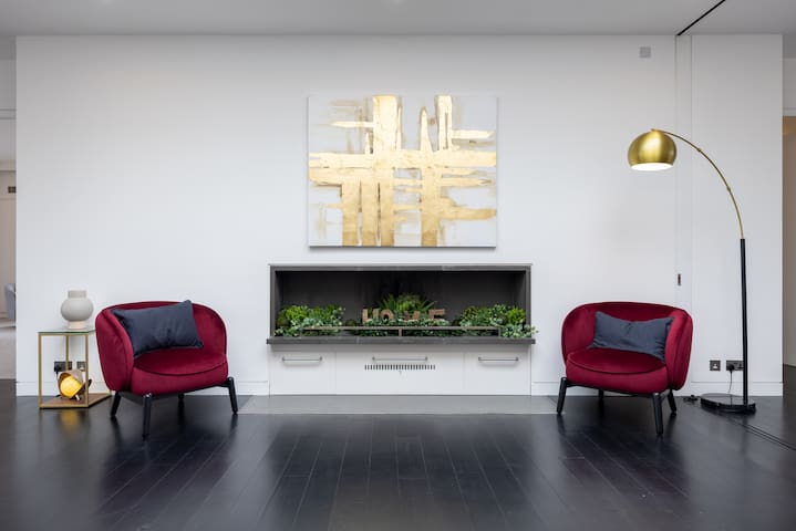 The Penthouse In the Heart of the West End!