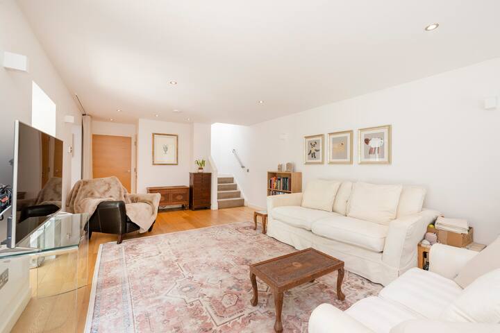 3-BR New Town House with Patio near Princes St