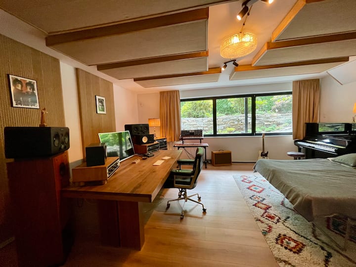 Escritorio en el sótano