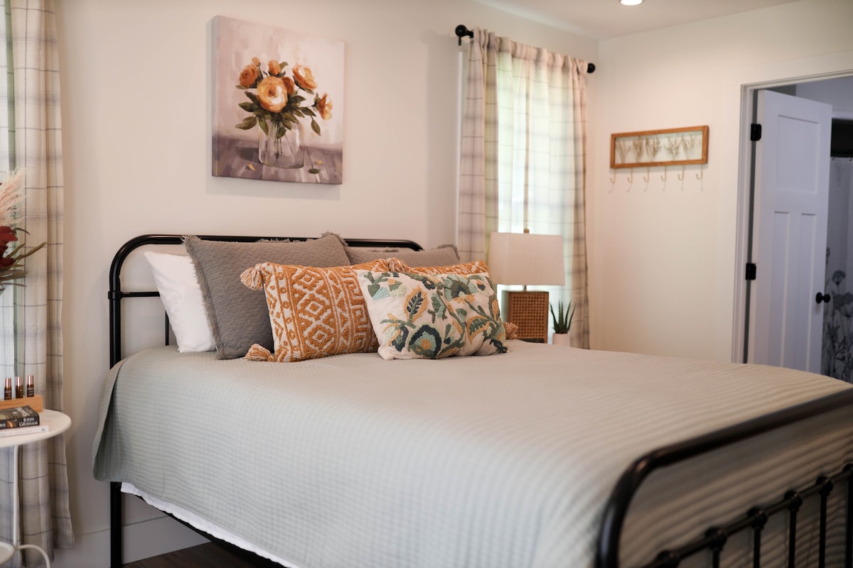 Glavna spavaća soba  - bračni krevet (širine 150 - 179 cm)