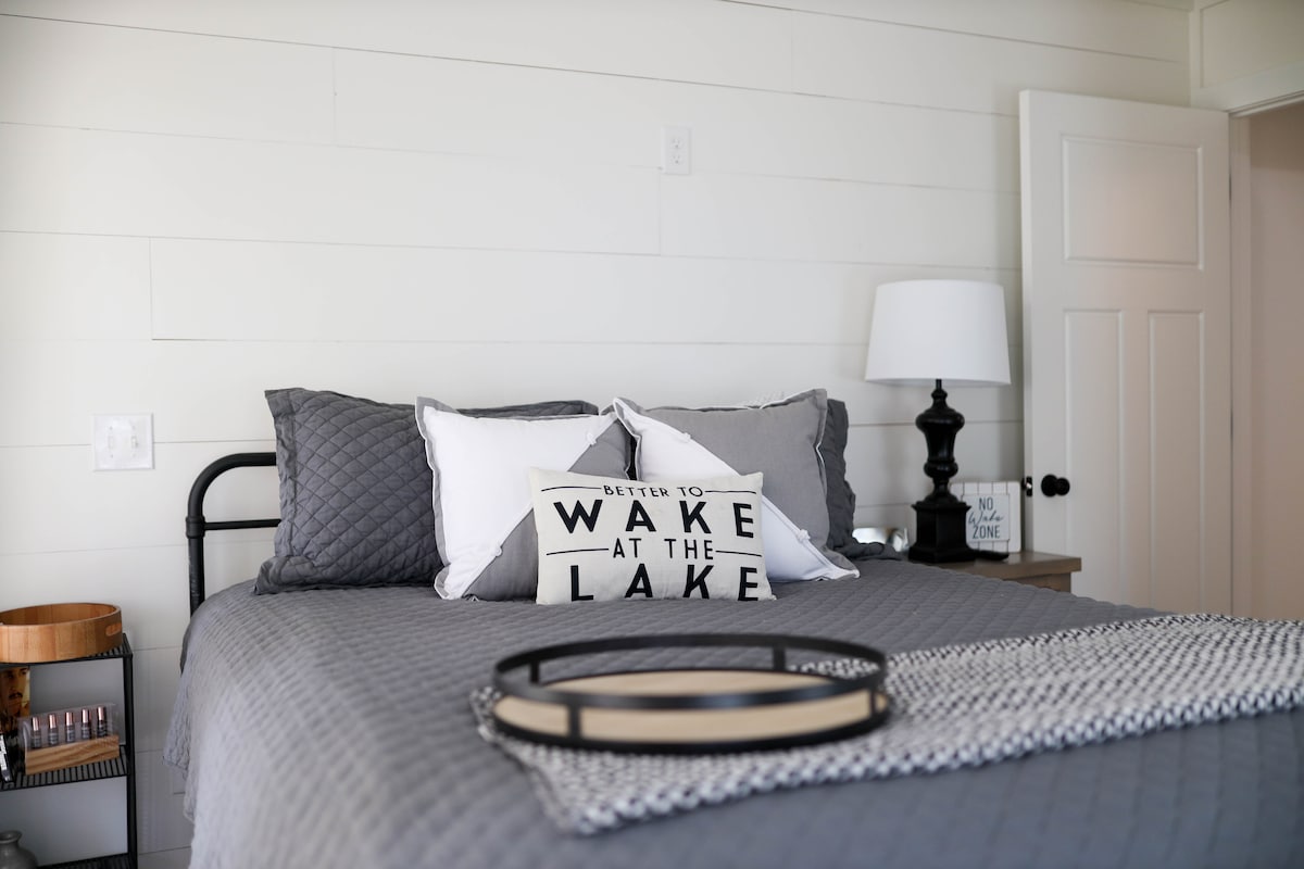 Sekundarna spavaća soba 1 - bračni krevet | 32" Smart TV