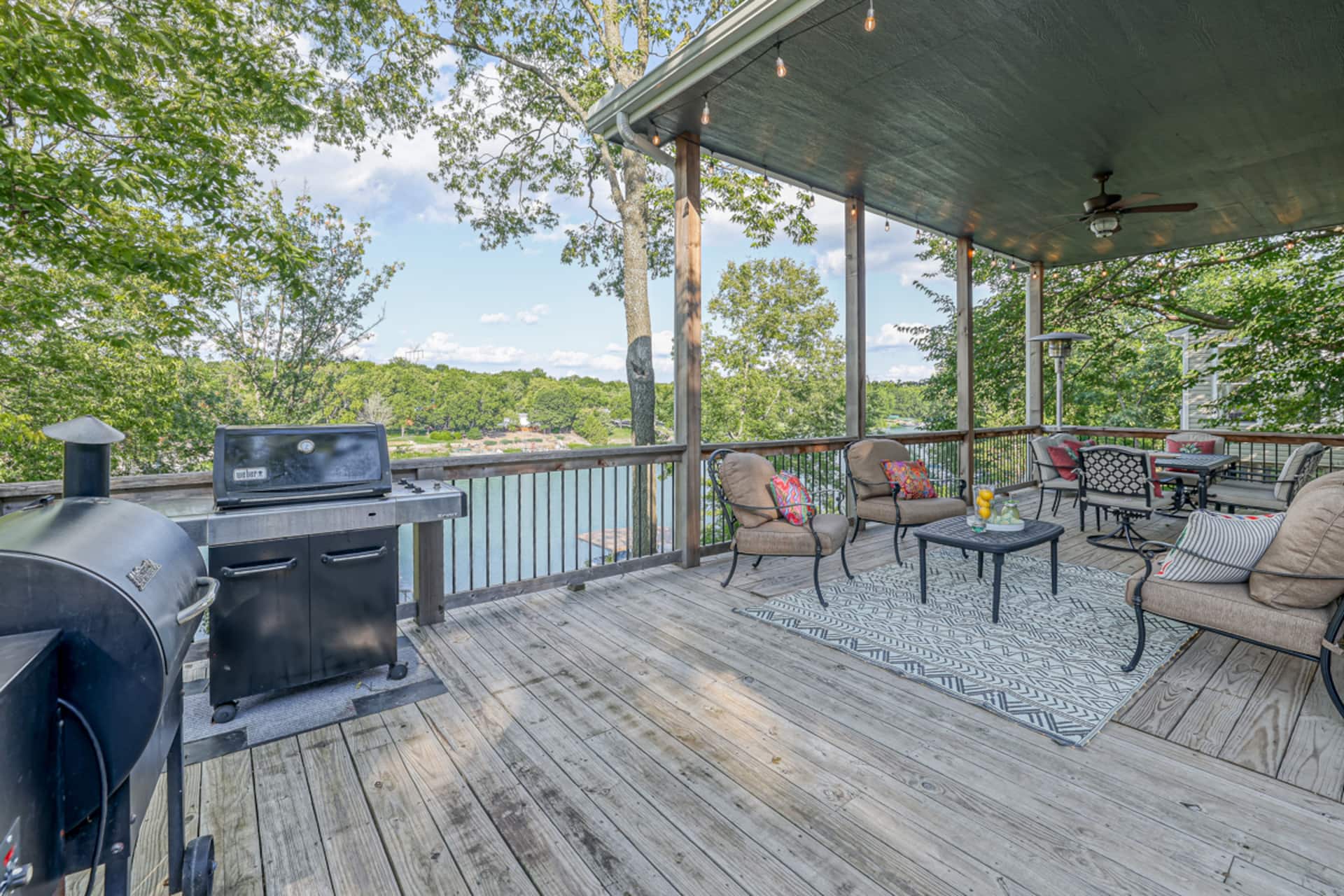 Lakefront, private swim dock, grill, kayaks,