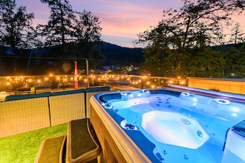 Luxury House Right By Lake w/ HotTub&Paddleboards