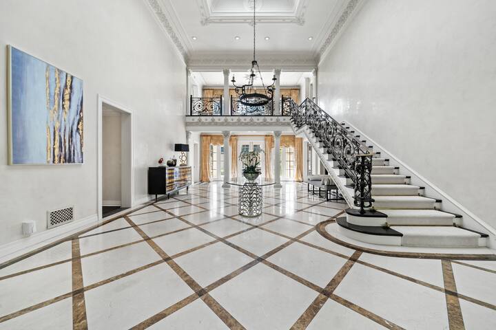 Huge Beverly Hills Private Estate (10,000 Sq Ft) gallery image 2