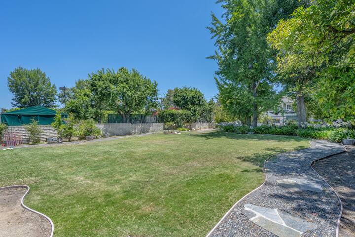 ৎ୭Paradise Louiseৎ୭ Pool, Jacuzzi, huge yard &More gallery image 3