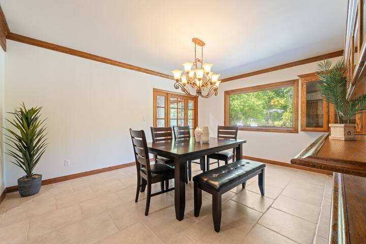 ৎ୭Paradise Louiseৎ୭ Pool, Jacuzzi, huge yard &More gallery image 4