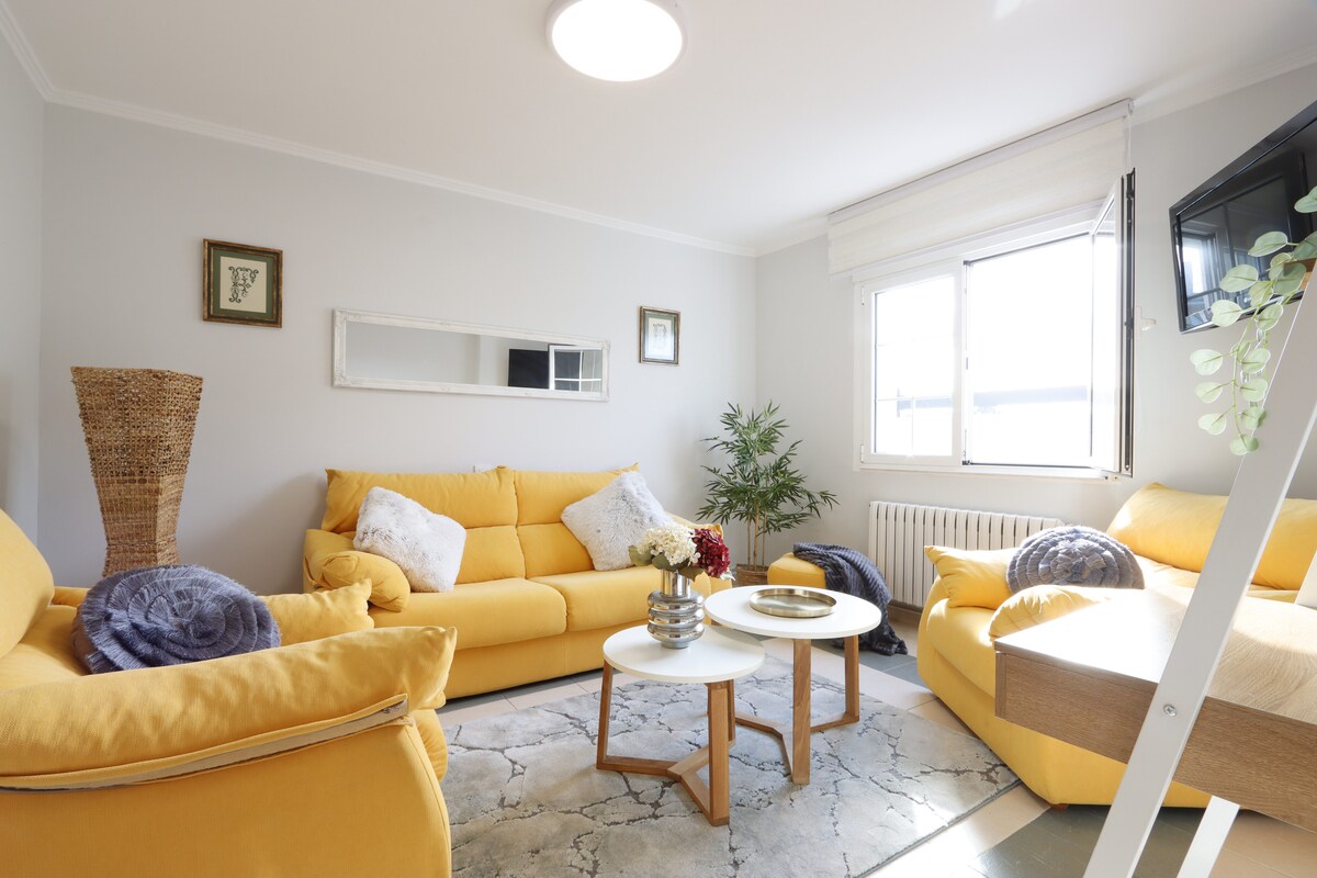 Popular Airbnb listing: Casa Flor Delfin Ribadeo (Flower House) in Ribadeo