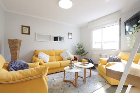 Anuncio de Airbnb popular: Casa Flor Delfin Ribadeo (Flower House) en Ribadeo