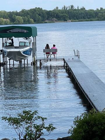 Beautiful Lake retreat getaway!