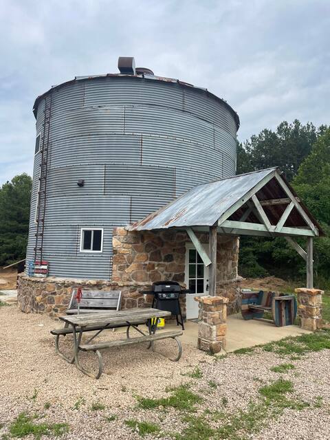 The Grain Bin in Piedmont-Clearwater Lake-King Bed