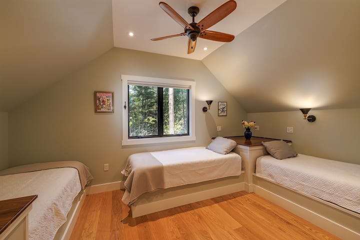 ثلاثة توأم مدمج مثالي للأطفال