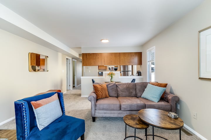 Modern, Bright, Clean 2-bedroom - Cheyenne, WY