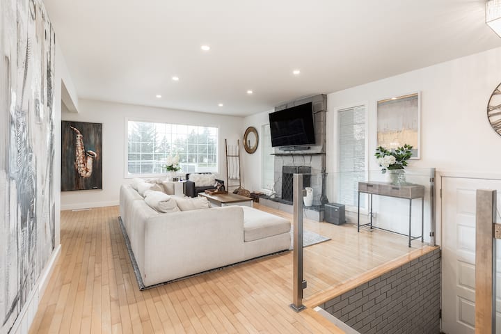 Renovated 3-bd Family Home Near Zoo & Stampede - Calgary