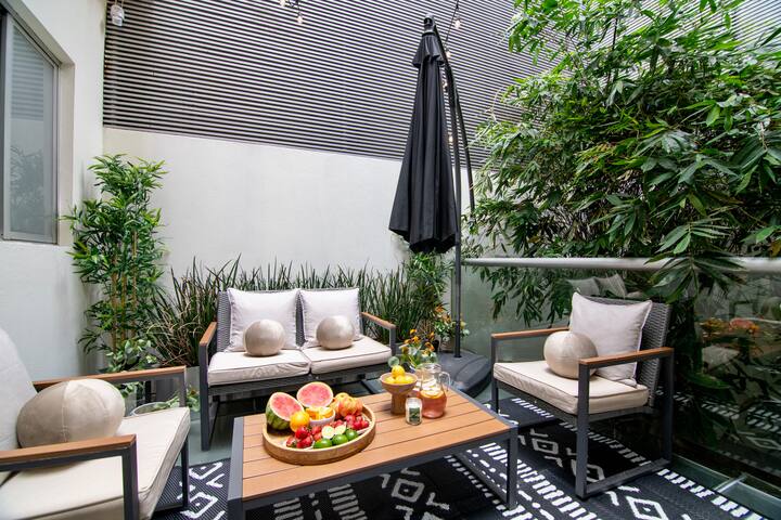 Thoughtfully curated Villa Condesa w/AC & Terraces gallery image 5