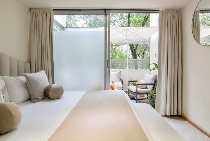 Thoughtfully curated Villa Condesa w/AC & Terraces gallery image 4