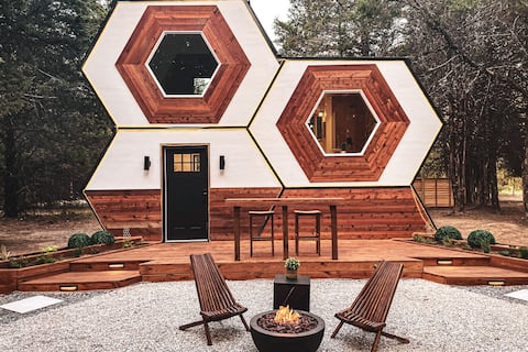 HoneyHive—Your Fall Hideaway with WildScreen Magic